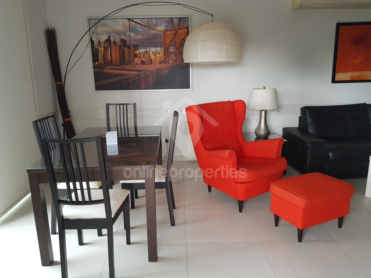 To change image, hover mouse over thumbnails below