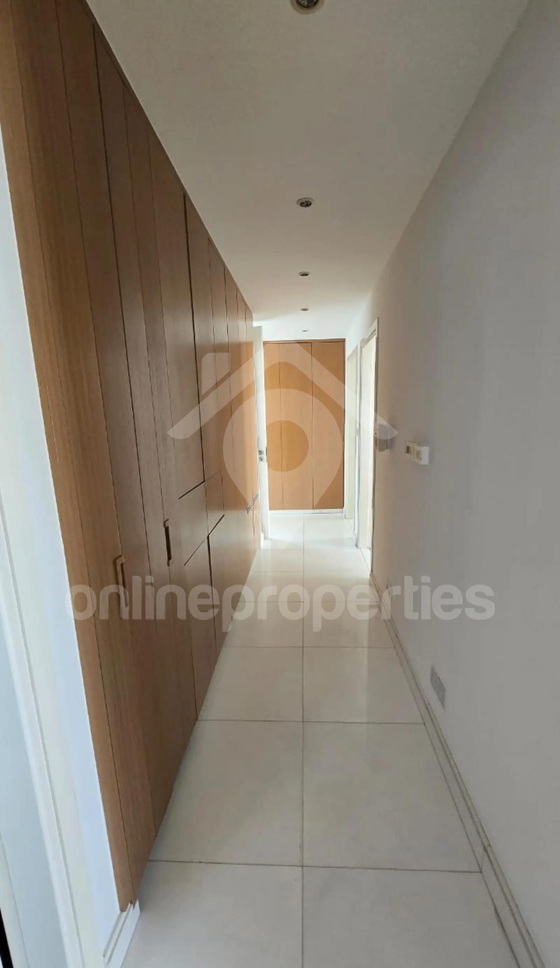 To change image, hover mouse over thumbnails below