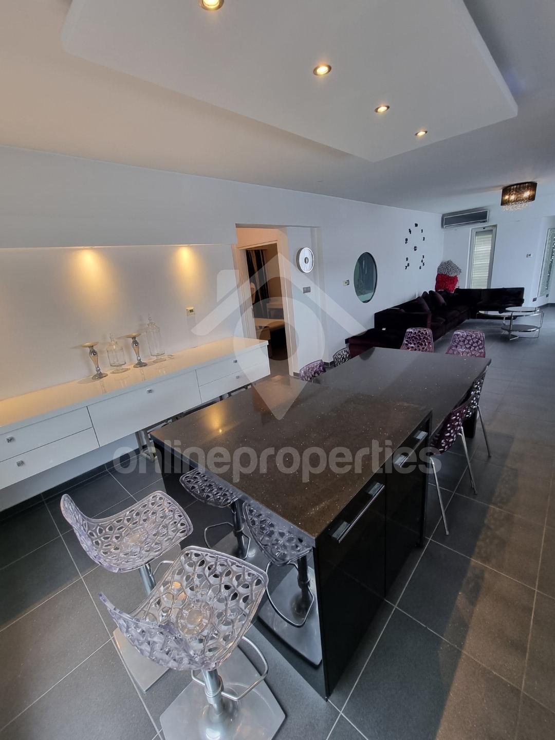 To change image, hover mouse over thumbnails below