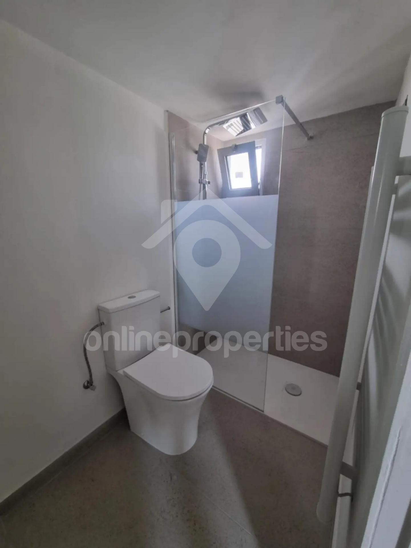 To change image, hover mouse over thumbnails below