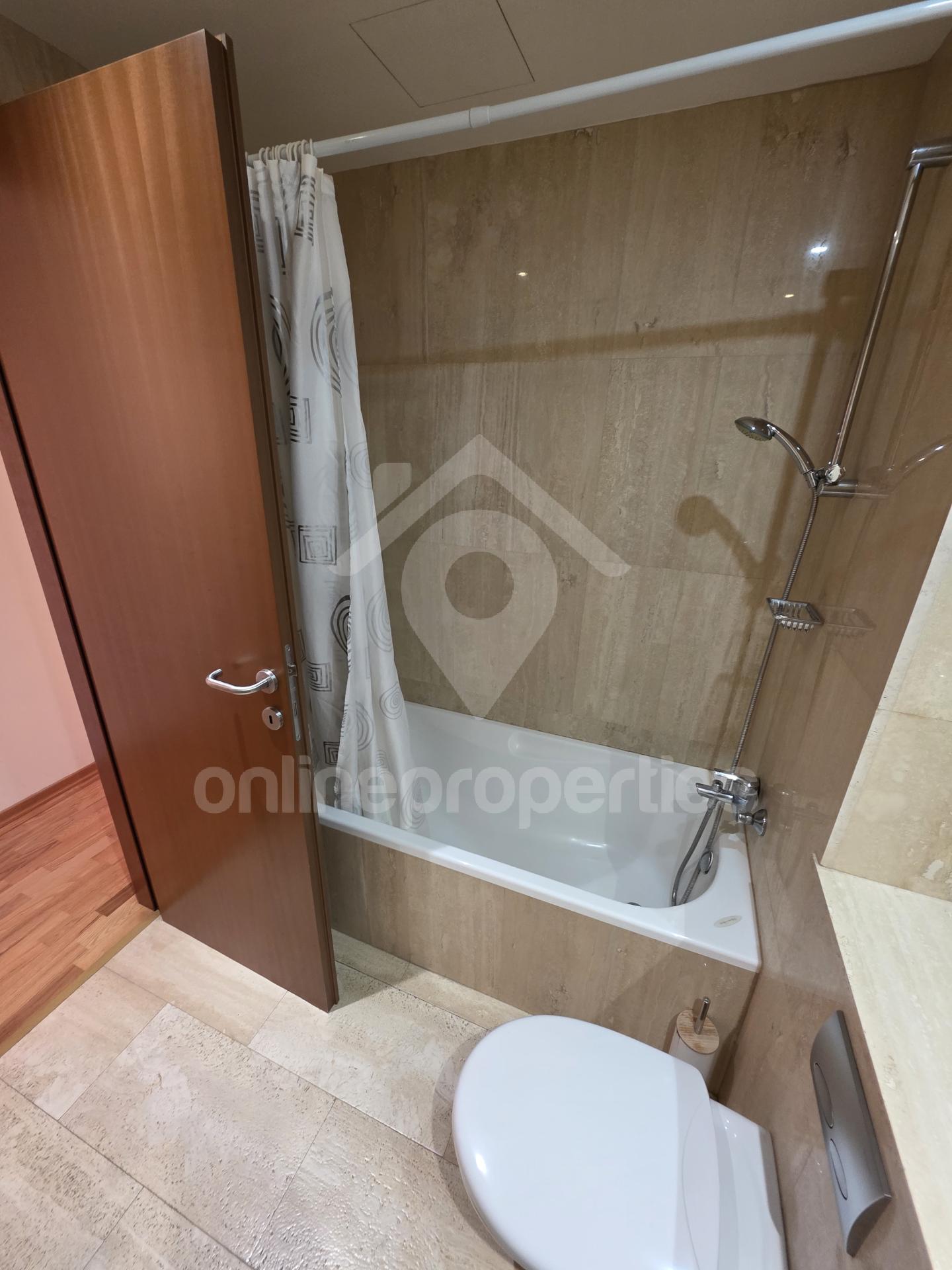 To change image, hover mouse over thumbnails below