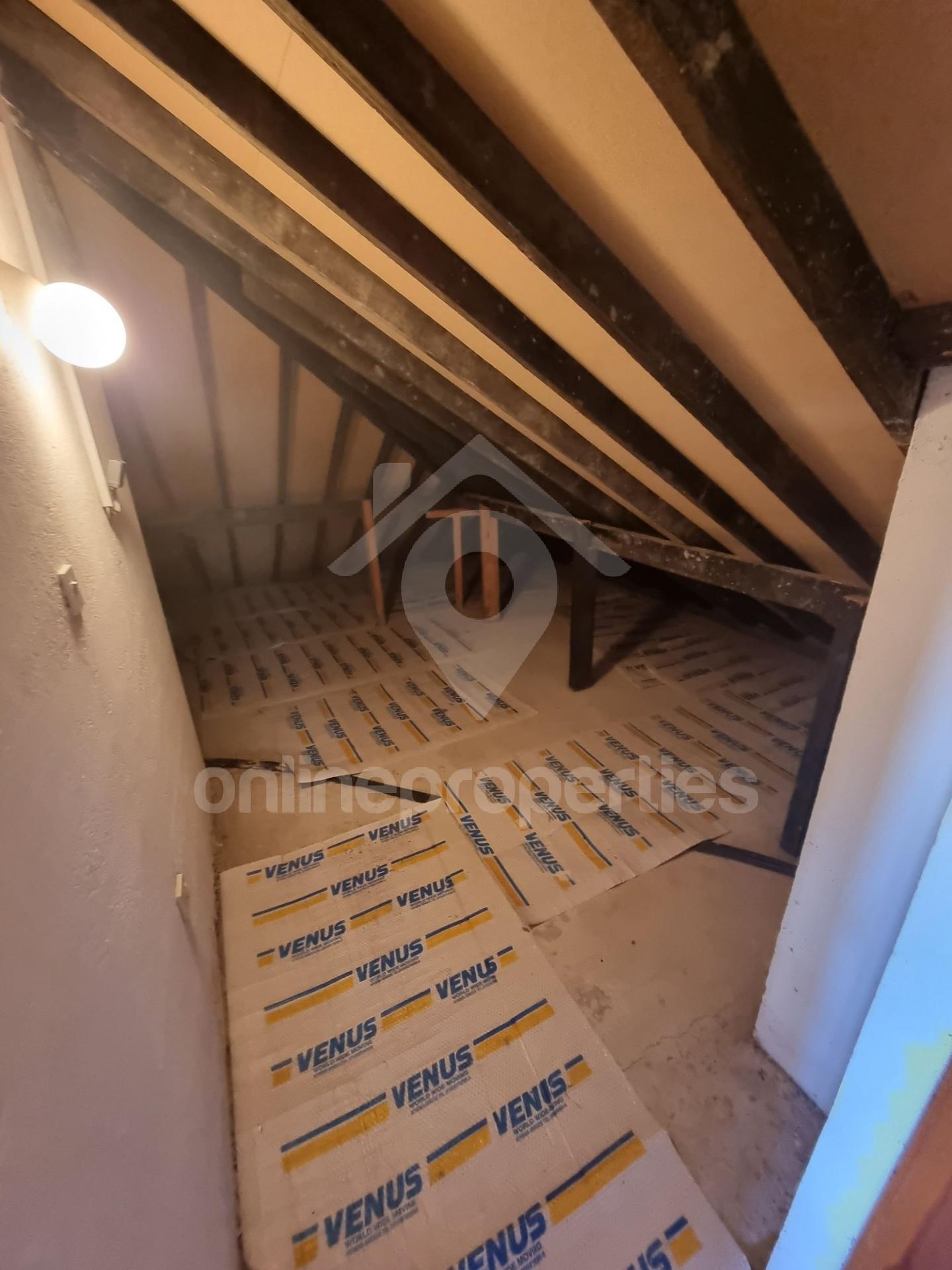 To change image, hover mouse over thumbnails below