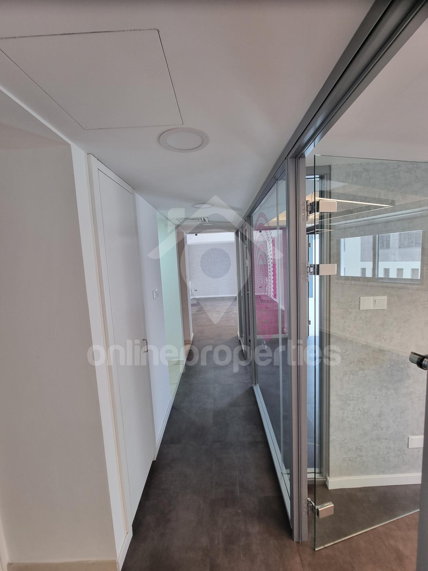 To change image, hover mouse over thumbnails below